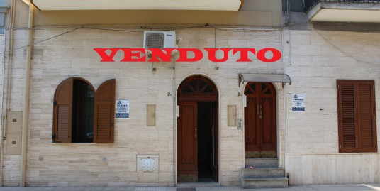 FRANCAVILLA FONTANA: APPARTAMENTO piano terra in zona PIAZZA VERDI