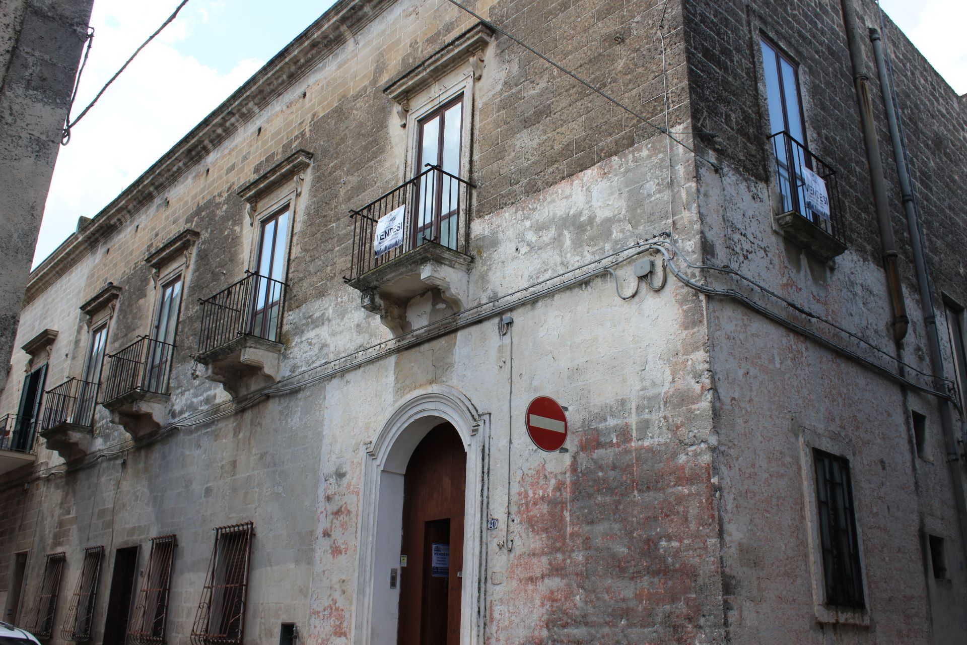 (Italiano) FRANCAVILLA FONTANA: DIMORA OTTOCENTESCA VIA SIMEANA ANGOLO VIA PINONE