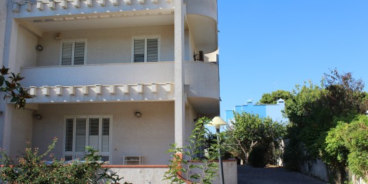 (Italiano) CAMPOMARINO: VILLA BEA 10 POSTI LETTO – MARUGGIO- ALTO SALENTO